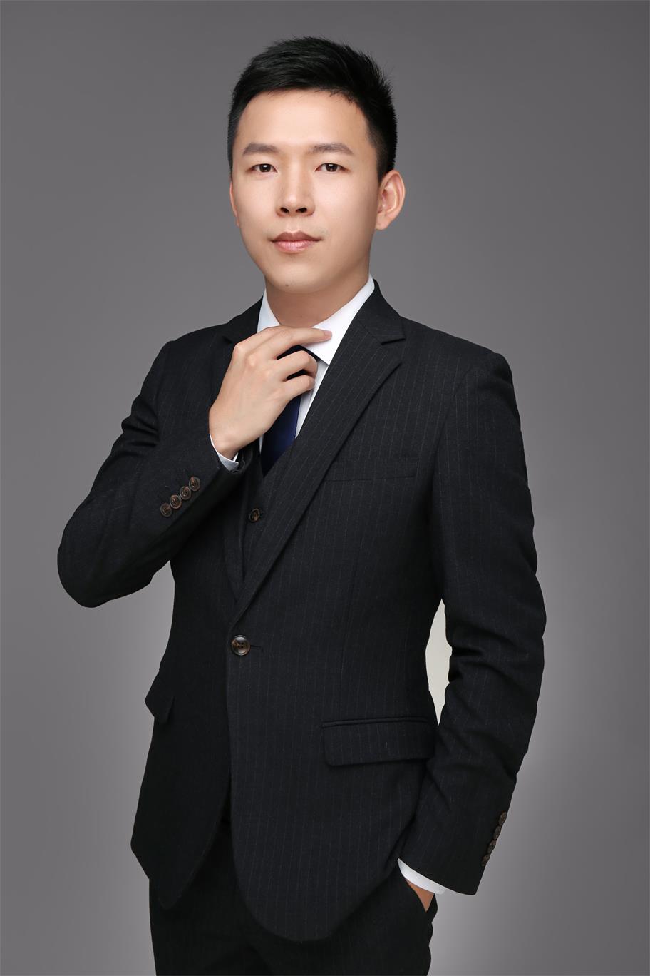 褚百胄 导演 & 创意总监